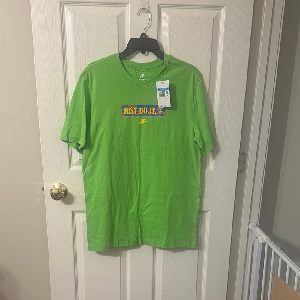 NWT Nike tee shirt